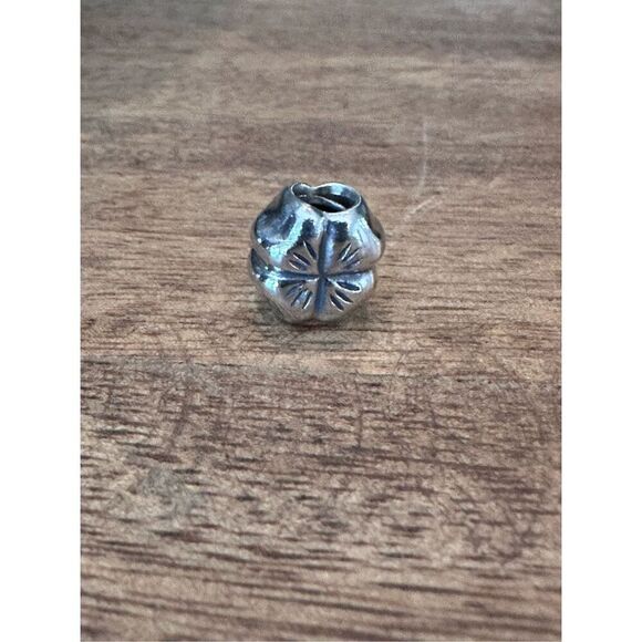 Retired Pandora 4 leaf clover charm - Picture 3 of 6